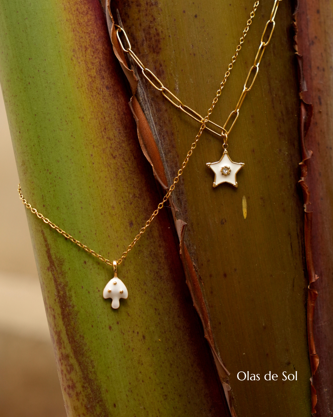 Collar Auría - acero inoxidable bañado en oro 18k