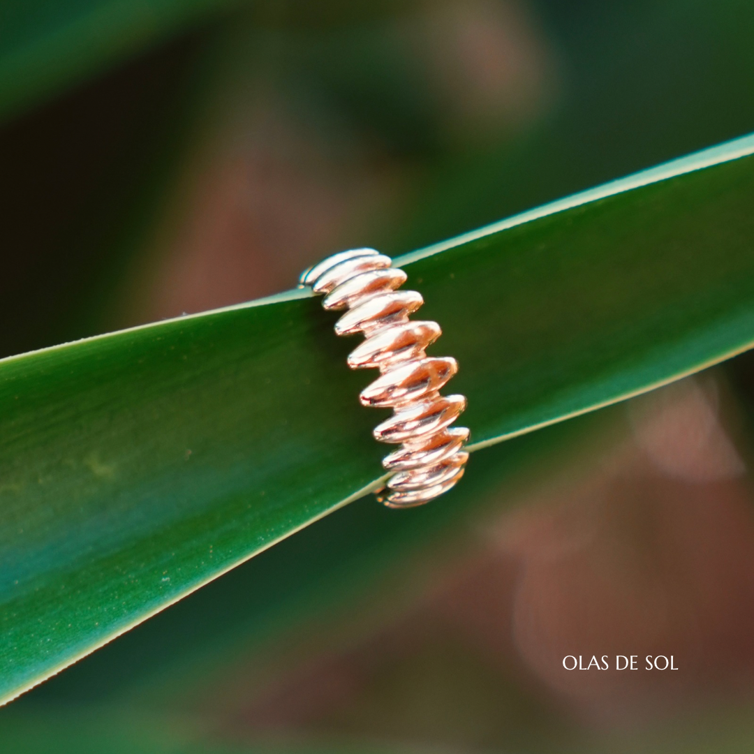 Anillo Piranha - acero inoxidable bañado en oro 18k