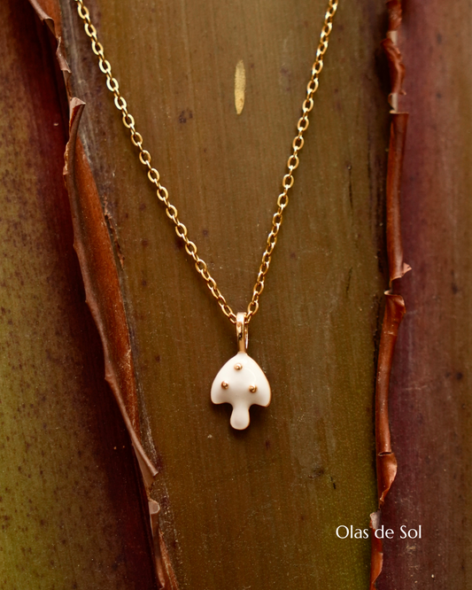 Collar Mushroom - acero inoxidable bañado en oro 18k