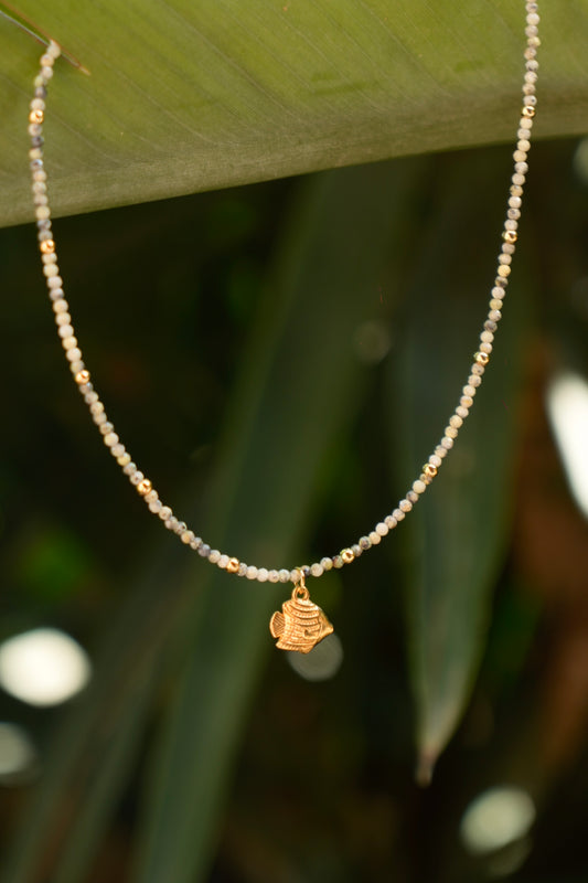 Collar Jaspe con charm pez